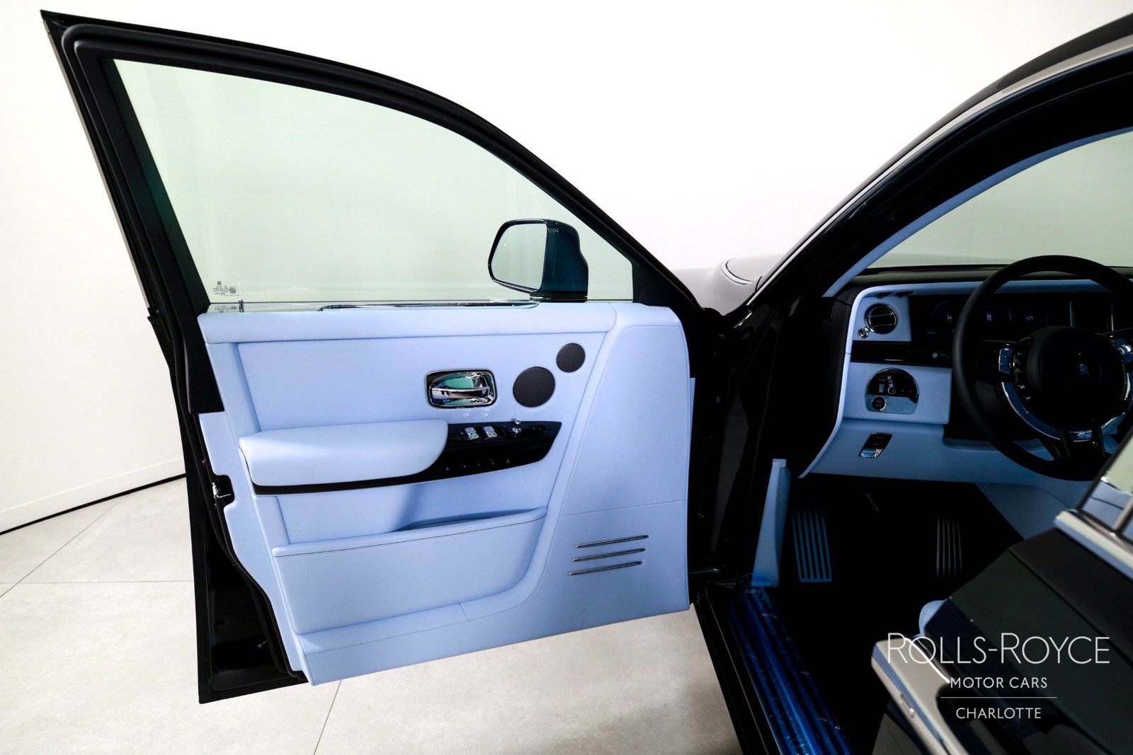 New 2027 Rolls-Royce Phantom Sedan RWD image 11