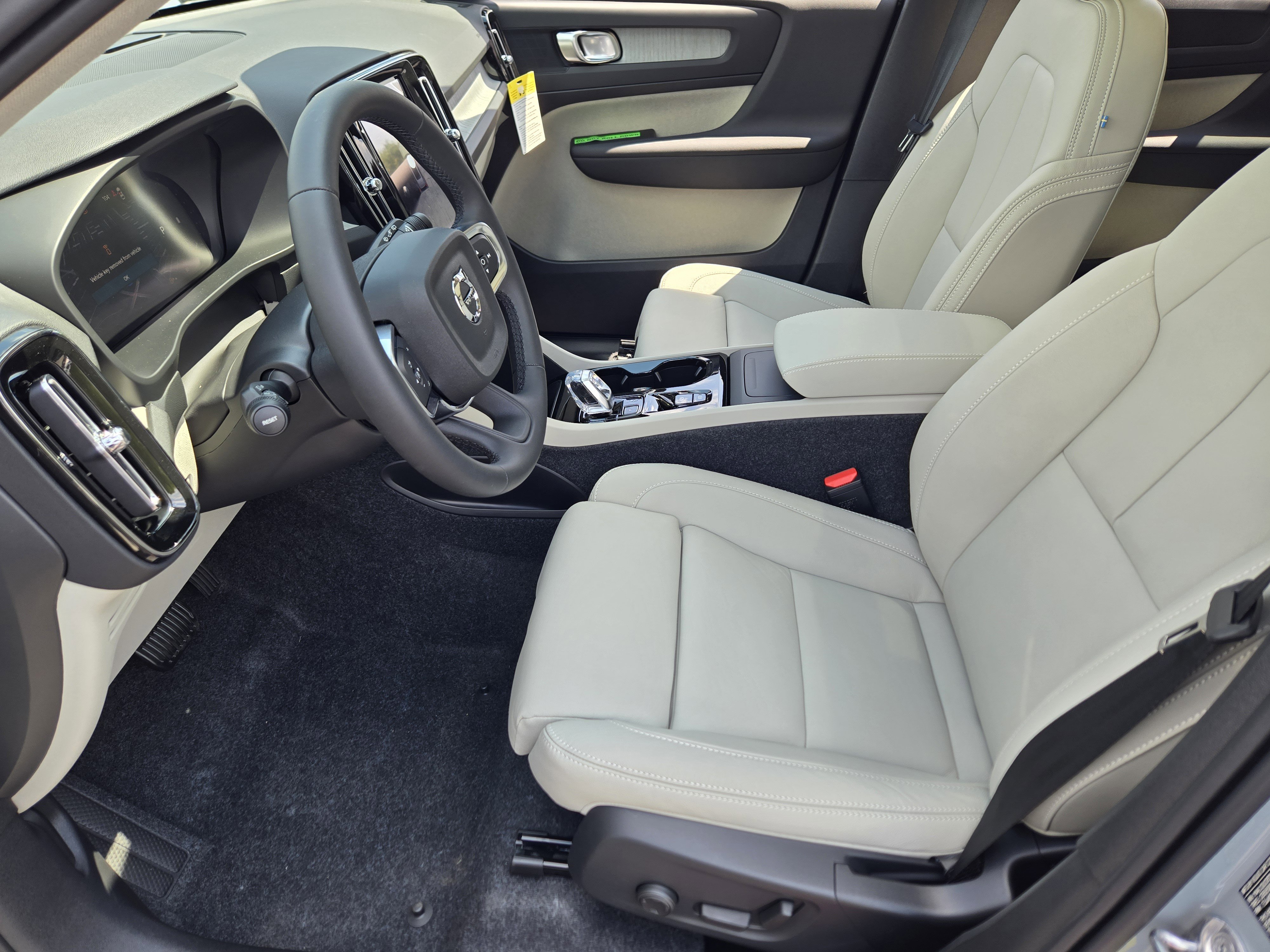 New 2026 Volvo XC40 B5 Plus w/ Protection Package Premier image 15