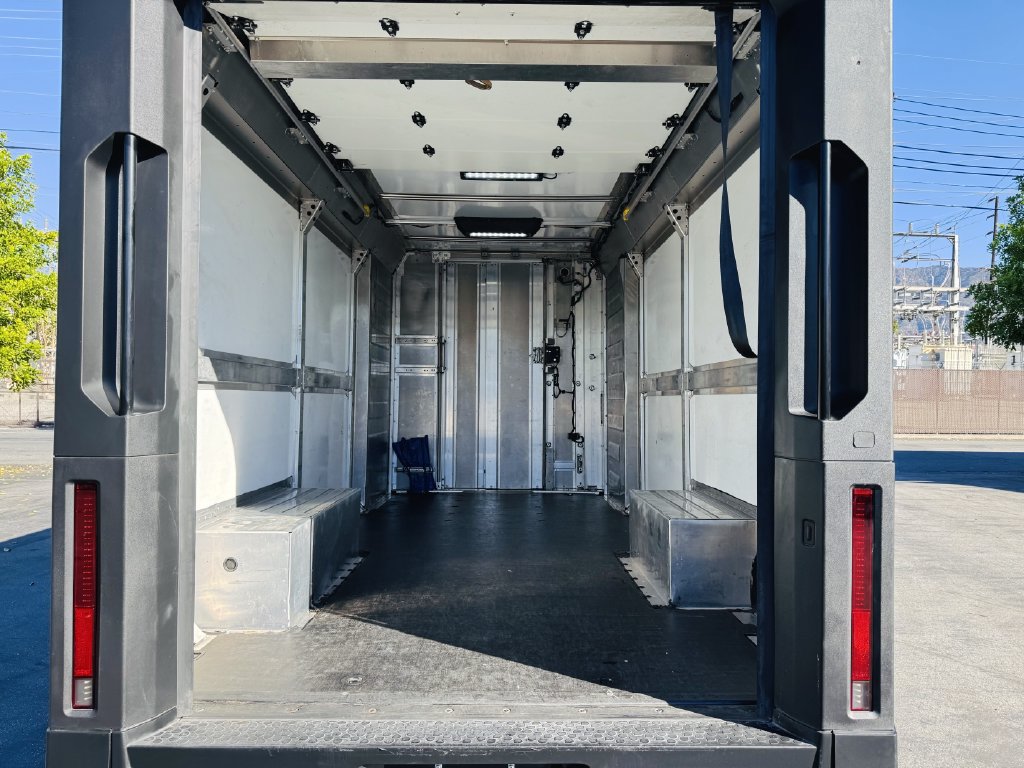 Used 2024 Chevrolet Brightdrop 600 w/ Commercial Equipment Package AWD/4WD image 26