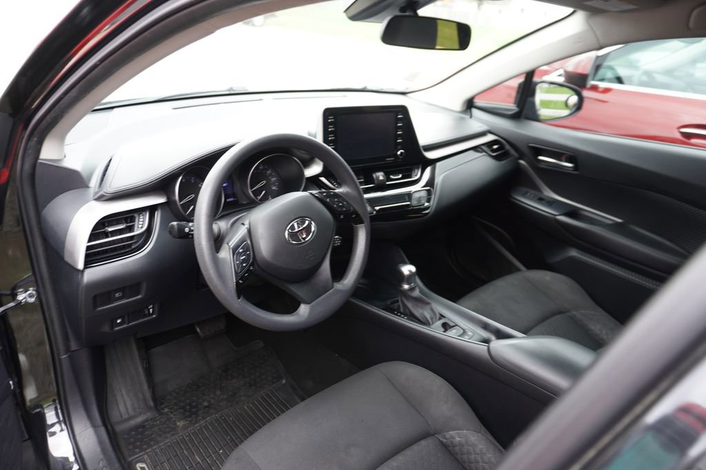 Used 2020 Toyota C-HR LE image 3