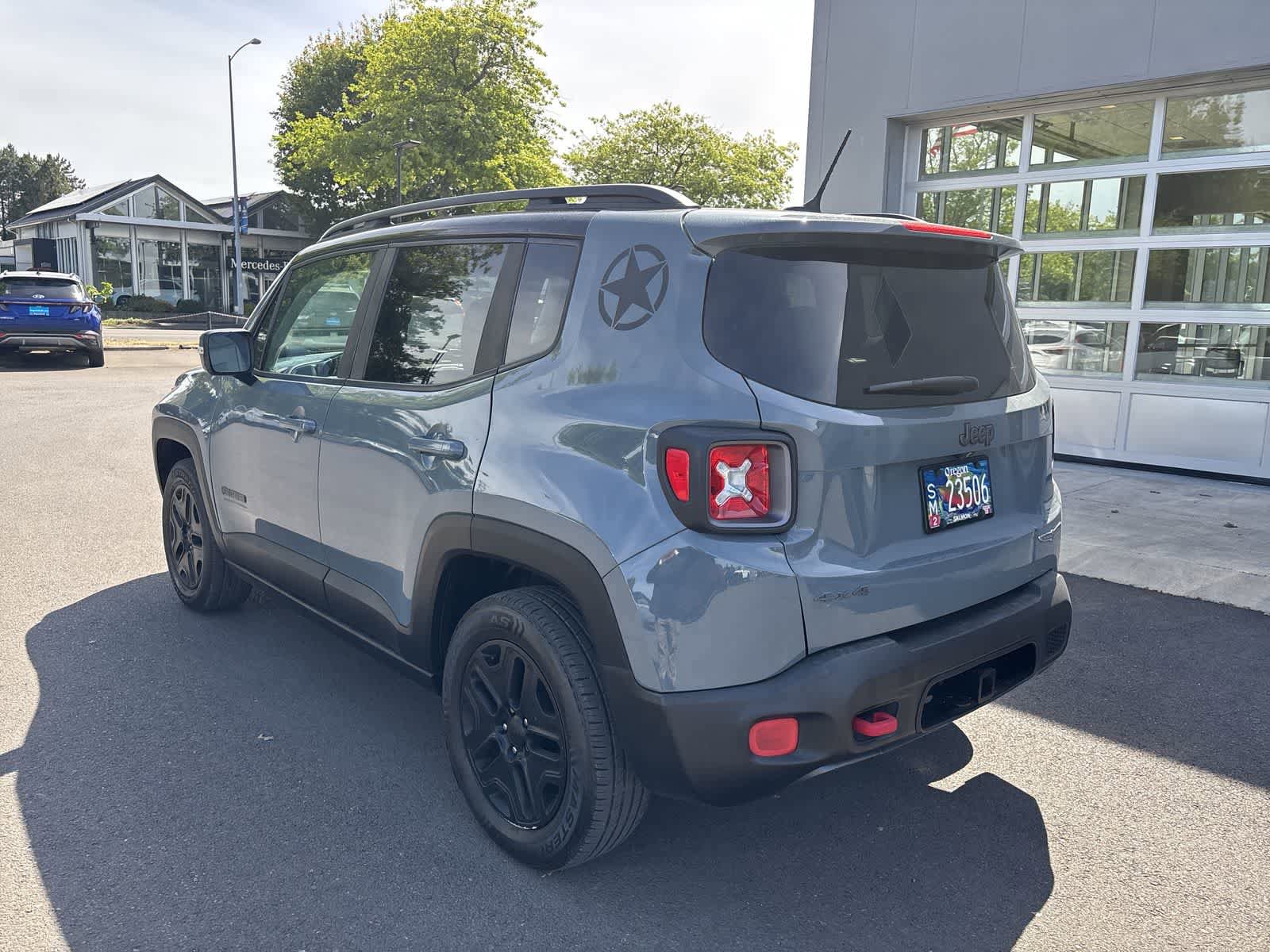 Used 2017 Jeep Renegade Trailhawk AWD/4WD image 3