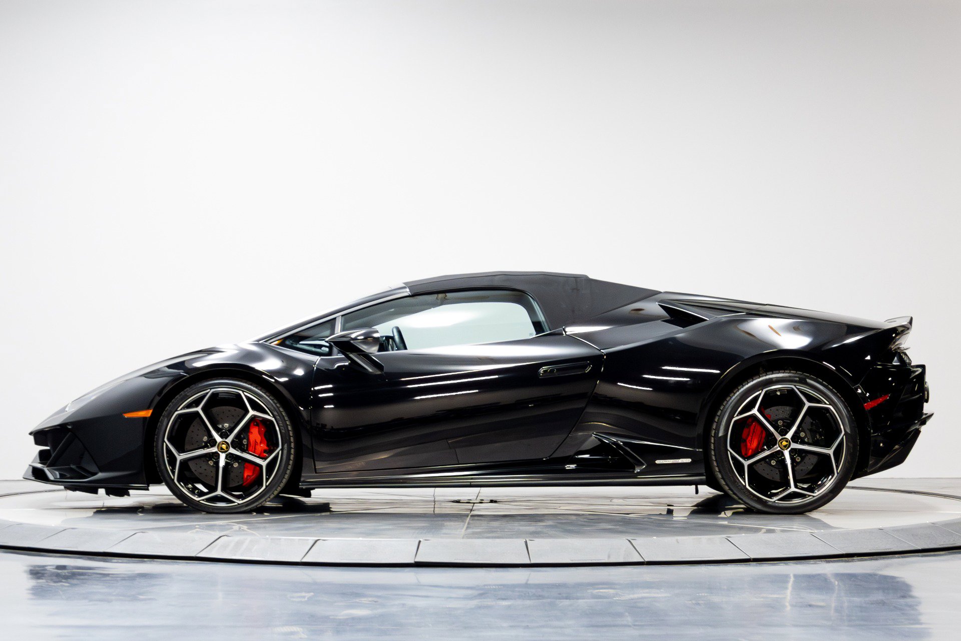 Used 2020 Lamborghini Huracan EVO image 34