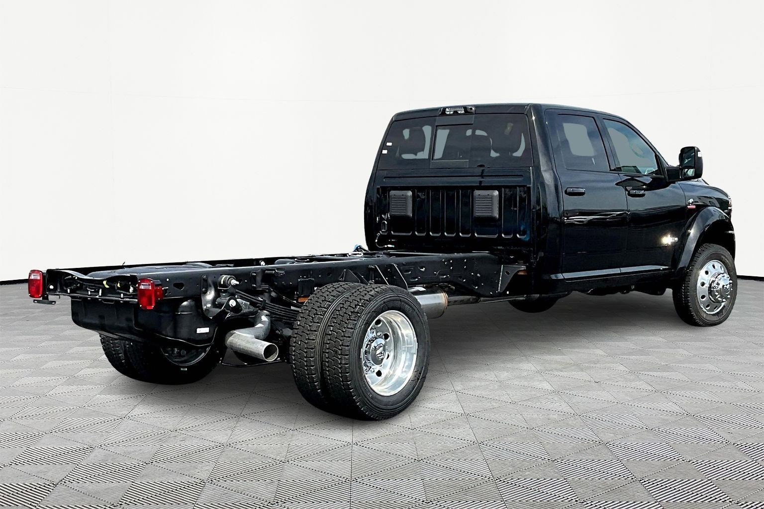 New 2026 RAM 4500 4x4 Crew Cab DRW image 7