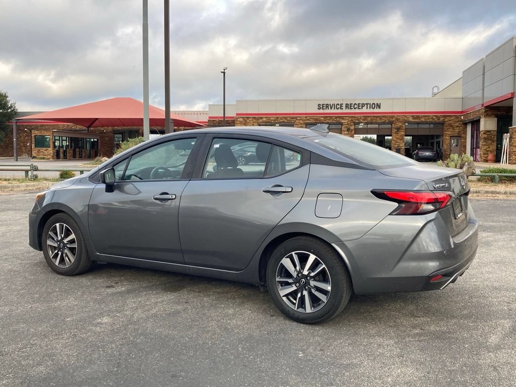 Used 2025 Nissan Versa SV FWD image 5