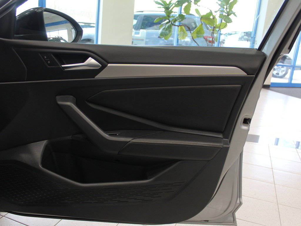 Used 2023 Volkswagen Jetta Sport image 25