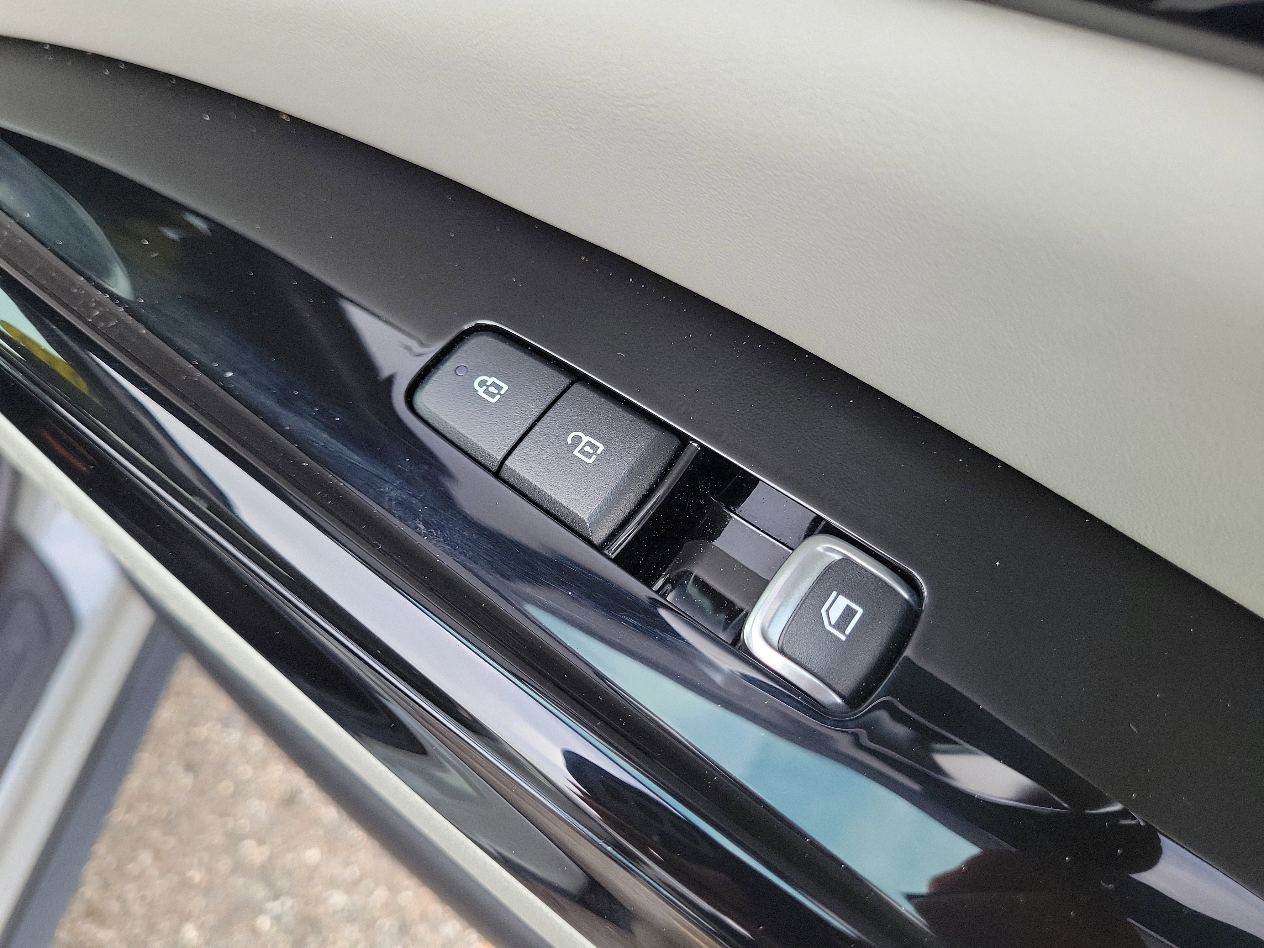 Used 2023 Kia Carnival EX FWD image 11