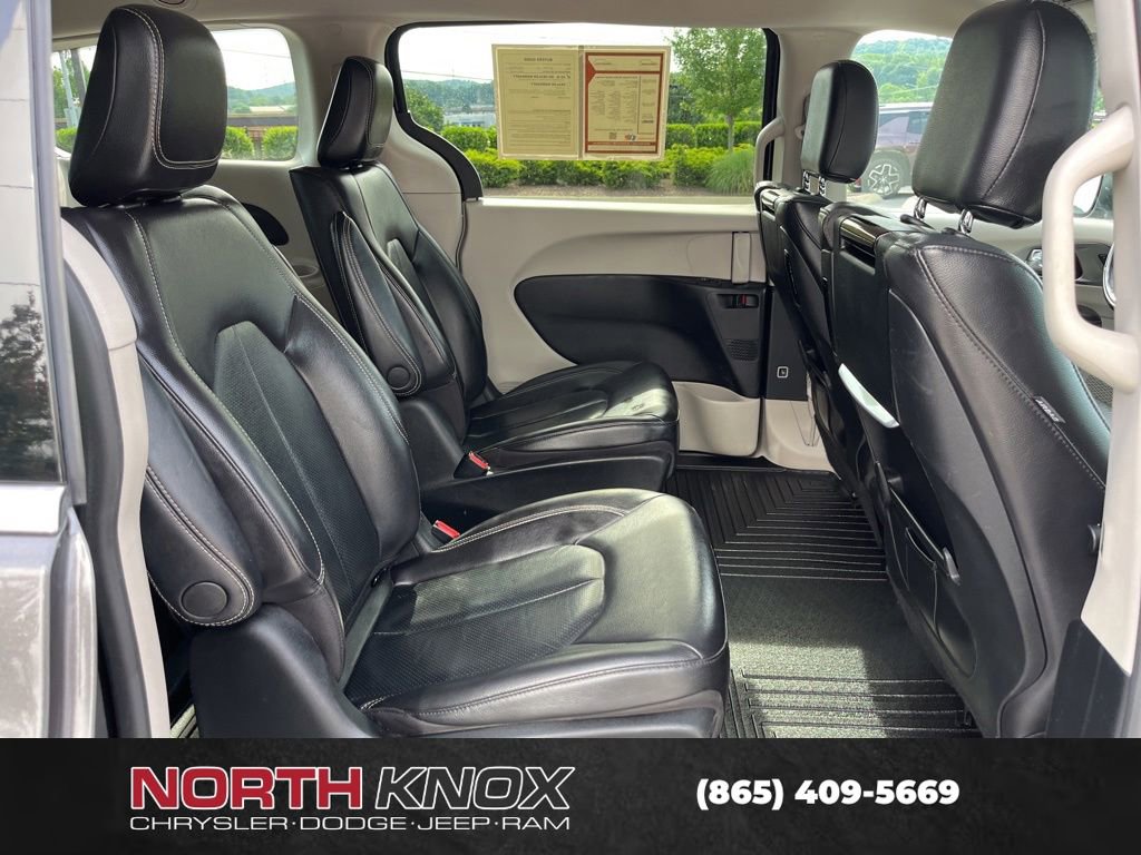 Used 2022 Chrysler Pacifica Touring-L w/ Uconnect Theater Family Group FWD image 21