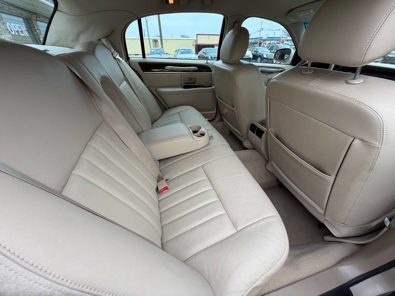 Used 2006 Lincoln Town Car Signature image 14