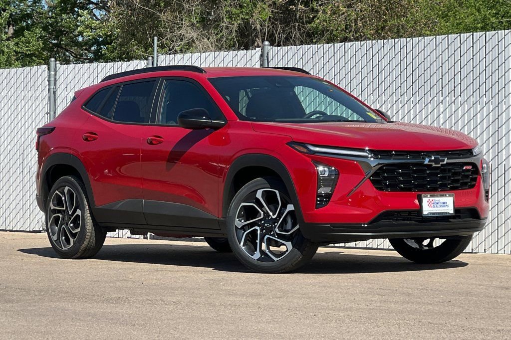 New 2026 Chevrolet Trax RS w/ Driver Confidence Package FWD image 2