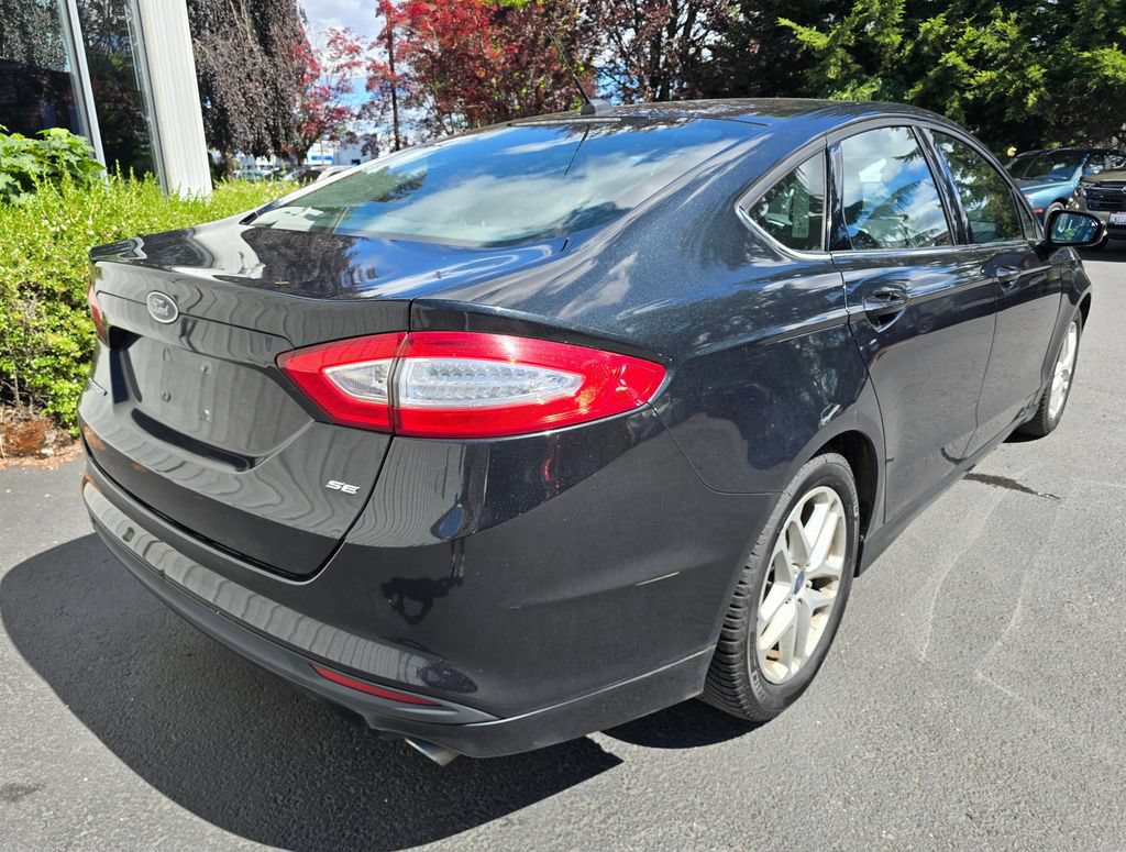 Used 2015 Ford Fusion SE FWD image 3