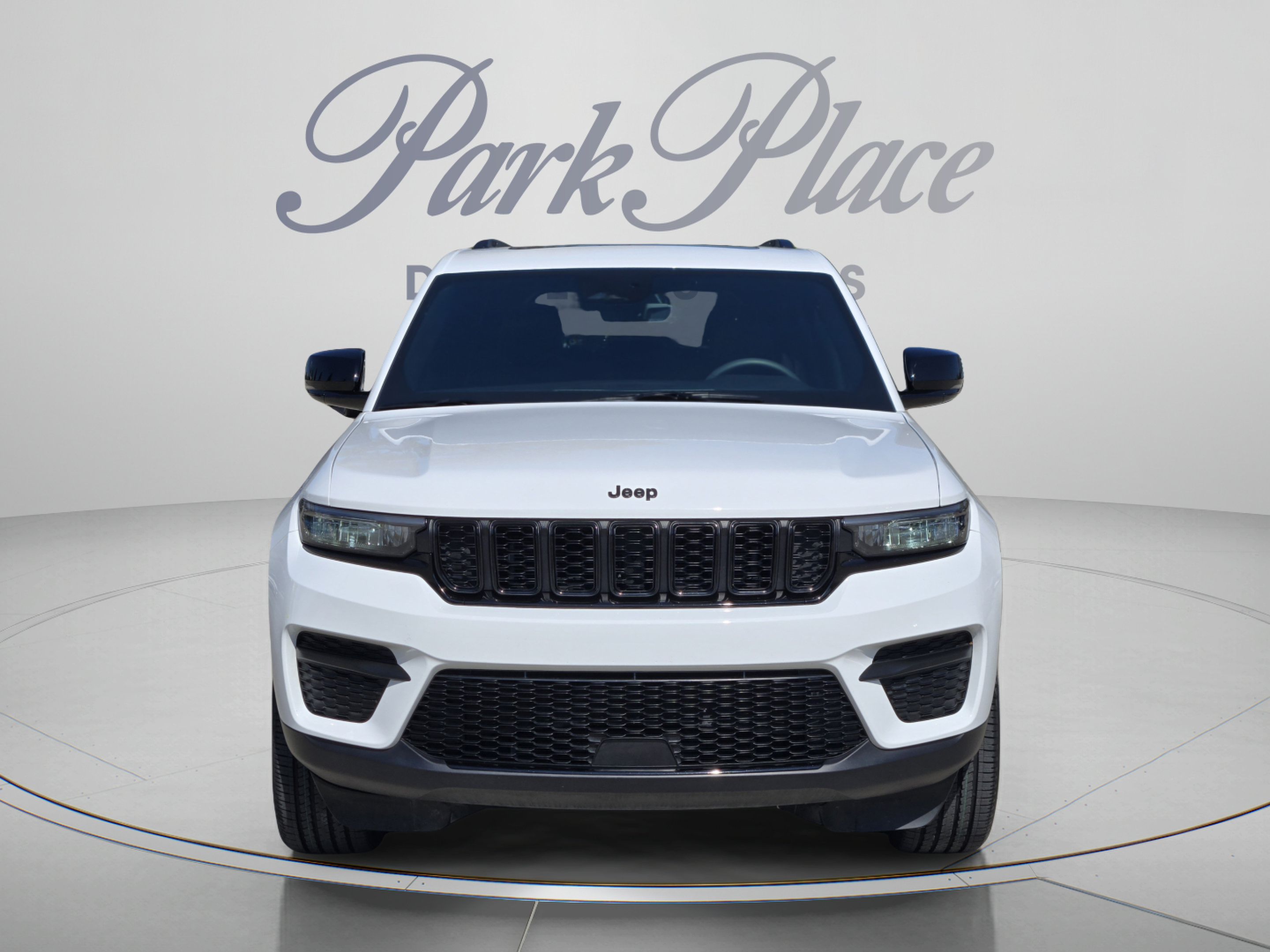 Used 2025 Jeep Grand Cherokee Altitude AWD/4WD image 8