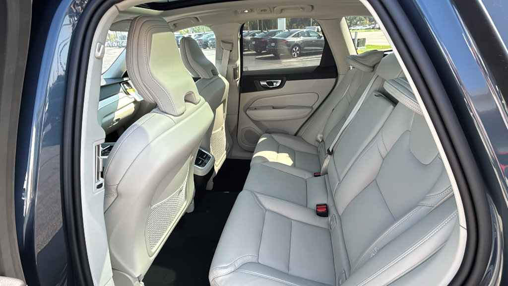 New 2027 Volvo XC60 B5 Ultra AWD/4WD image 9