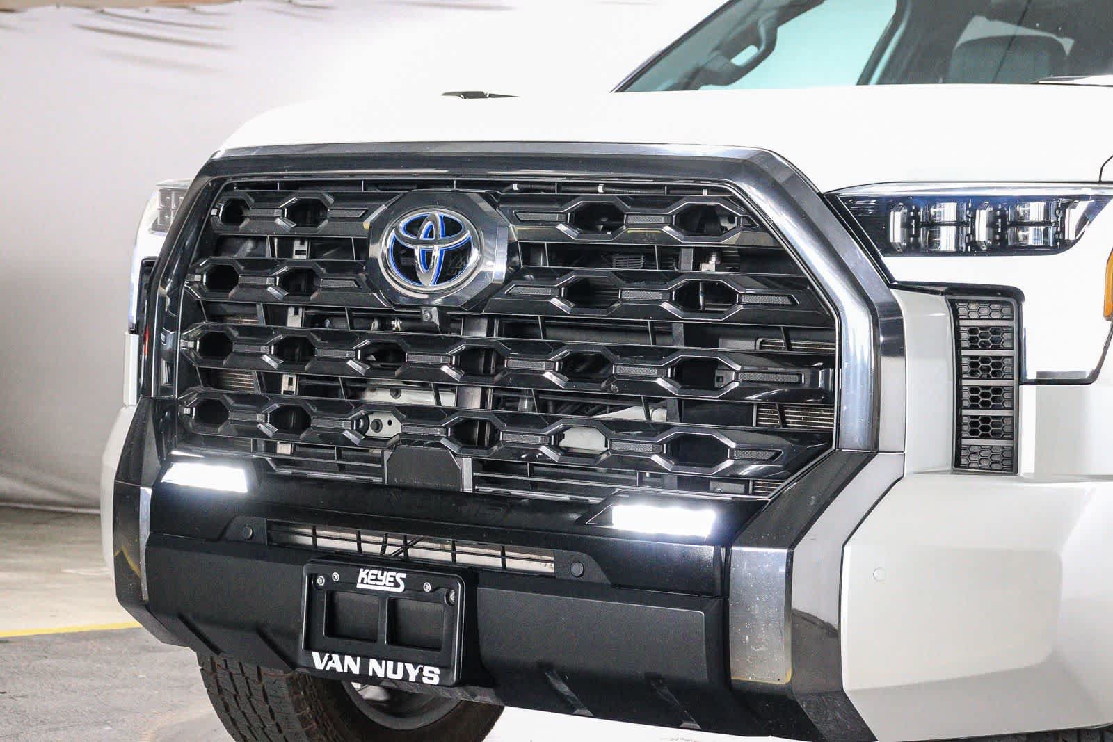 Used 2024 Toyota Tundra Platinum AWD/4WD image 5