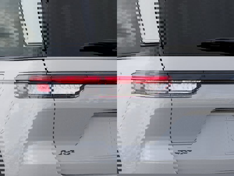 New 2026 Jeep Grand Cherokee Altitude image 9