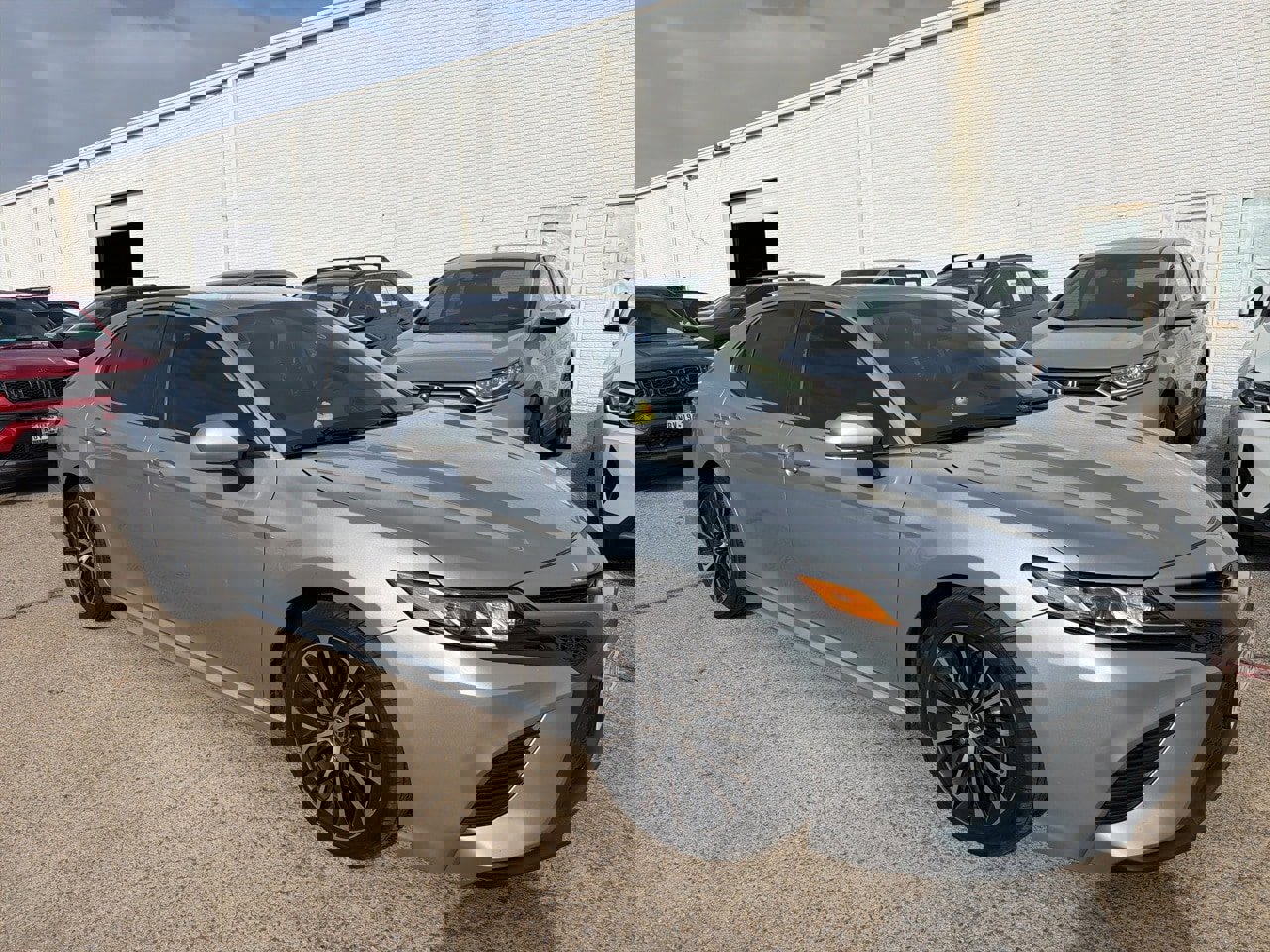 Used 2020 Toyota Camry image 2