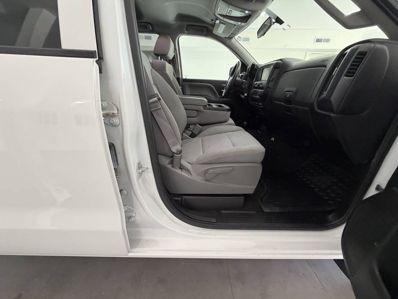 Used 2016 Chevrolet Silverado 1500 Custom w/ Custom Convenience Package AWD/4WD image 15