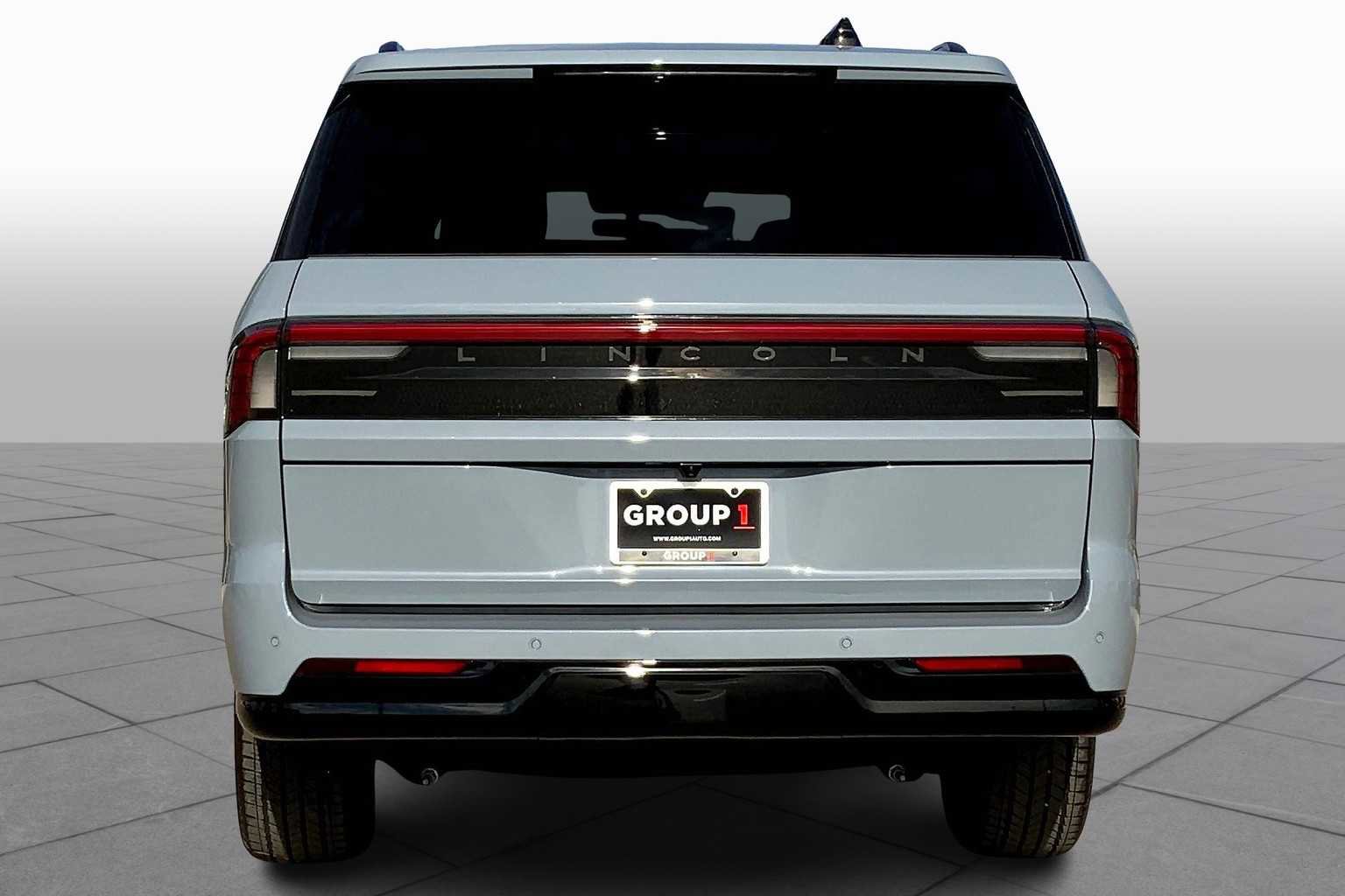 New 2025 Lincoln Navigator L Reserve w/ Jet Appearance Package image 4