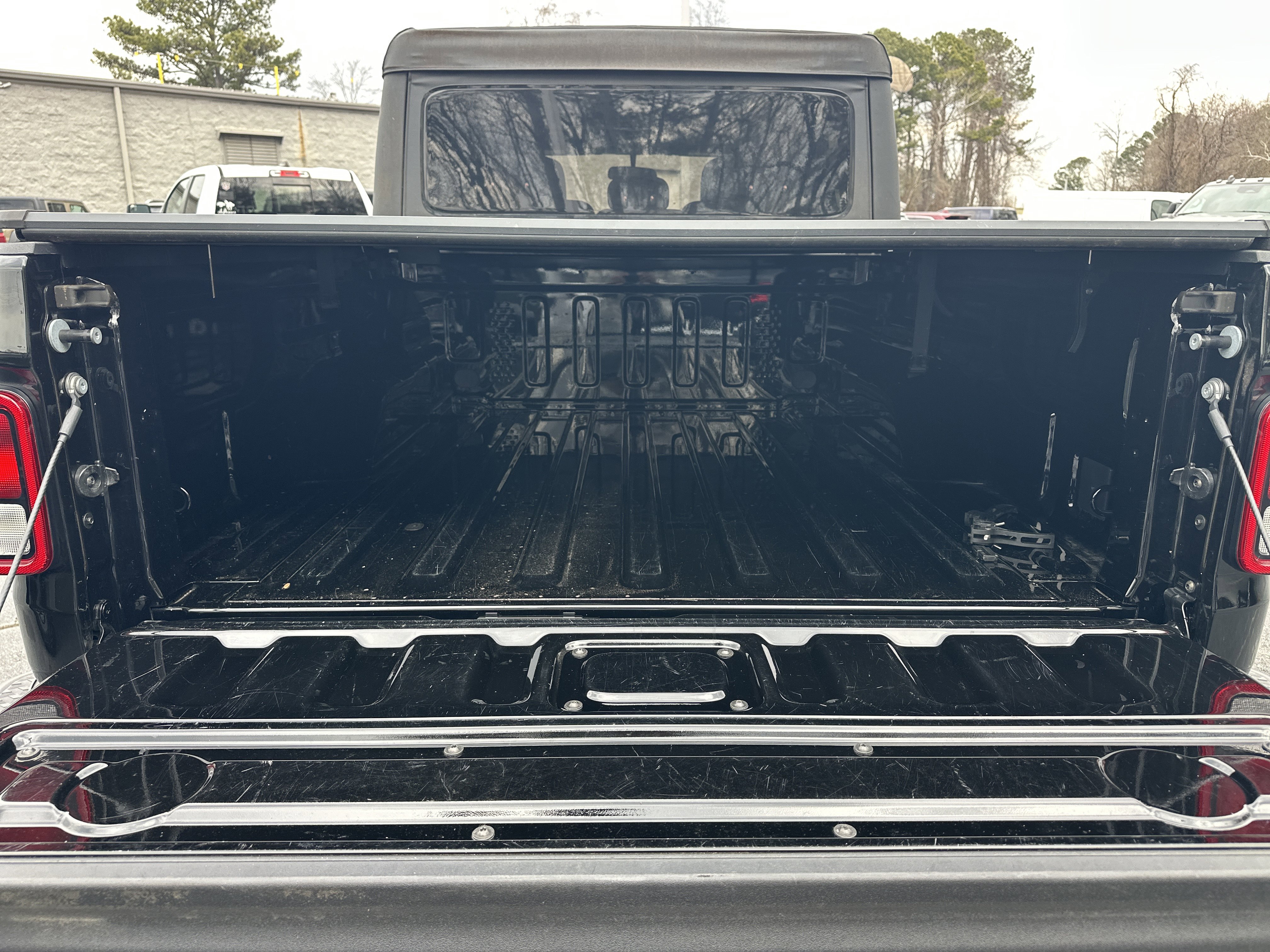 Used 2021 Jeep Gladiator Sport image 21