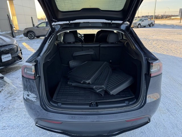 Used 2023 Tesla Model Y Long Range image 34