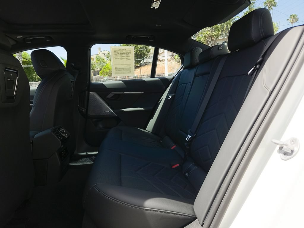 Used 2026 BMW i5 eDrive40 w/ Premium Package RWD image 9