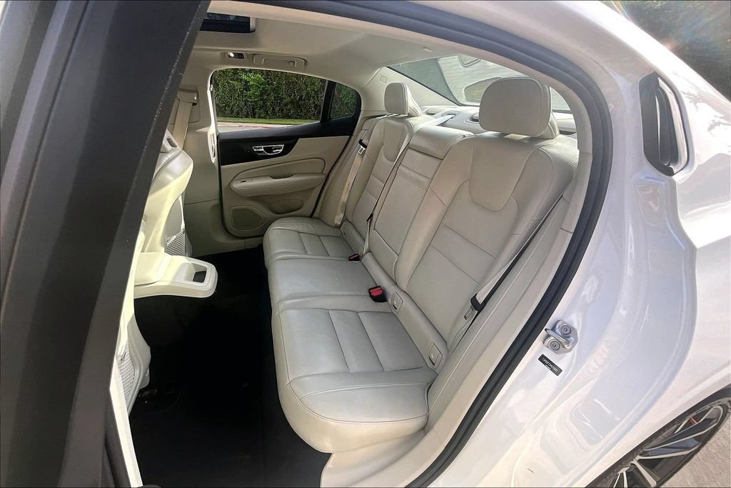 Used 2021 Volvo S60 T5 Momentum FWD image 37