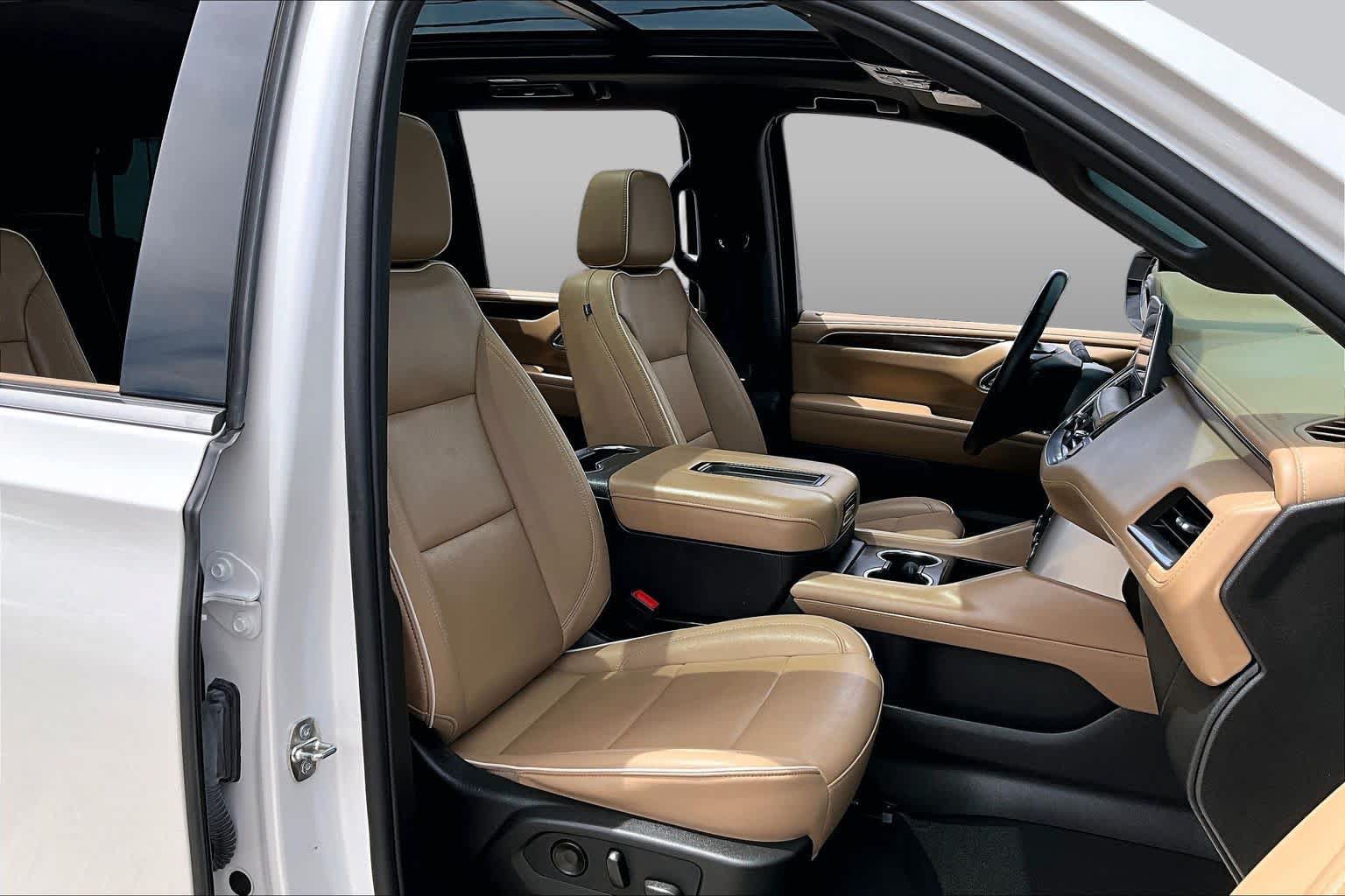 Used 2024 Chevrolet Tahoe Premier AWD/4WD image 9