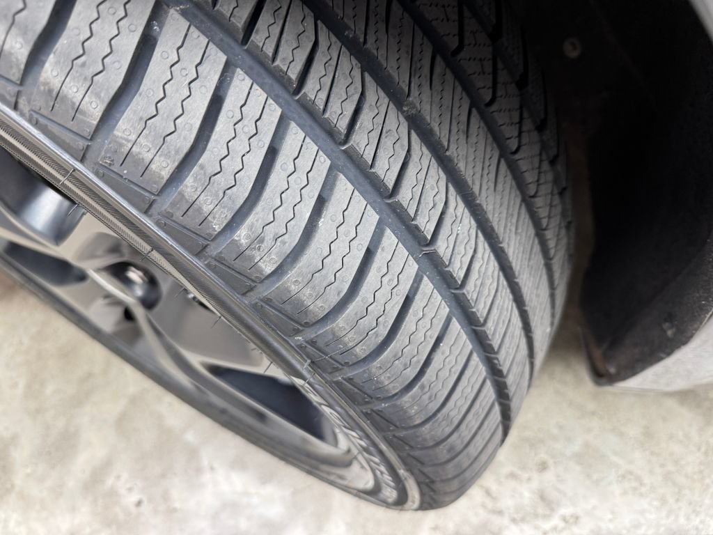Used 2025 Chrysler Pacifica Limited FWD image 34