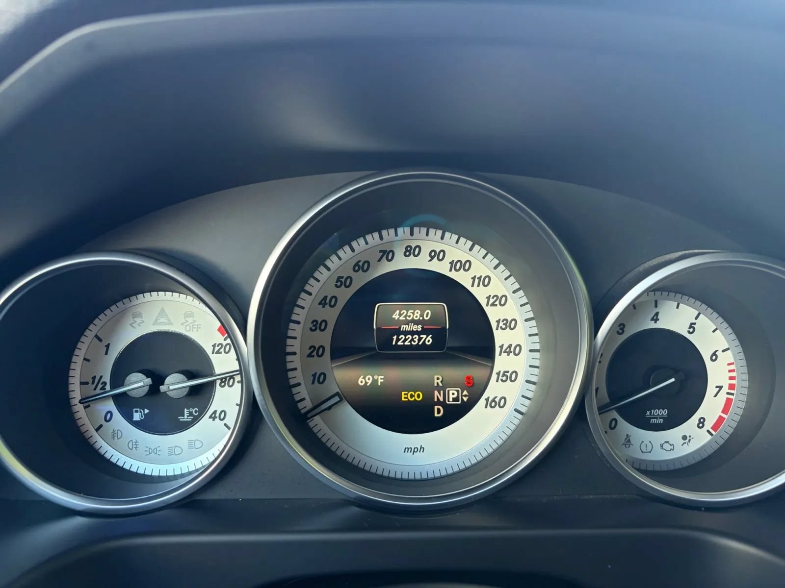 Used 2014 Mercedes-Benz E 550 4MATIC Sedan image 32