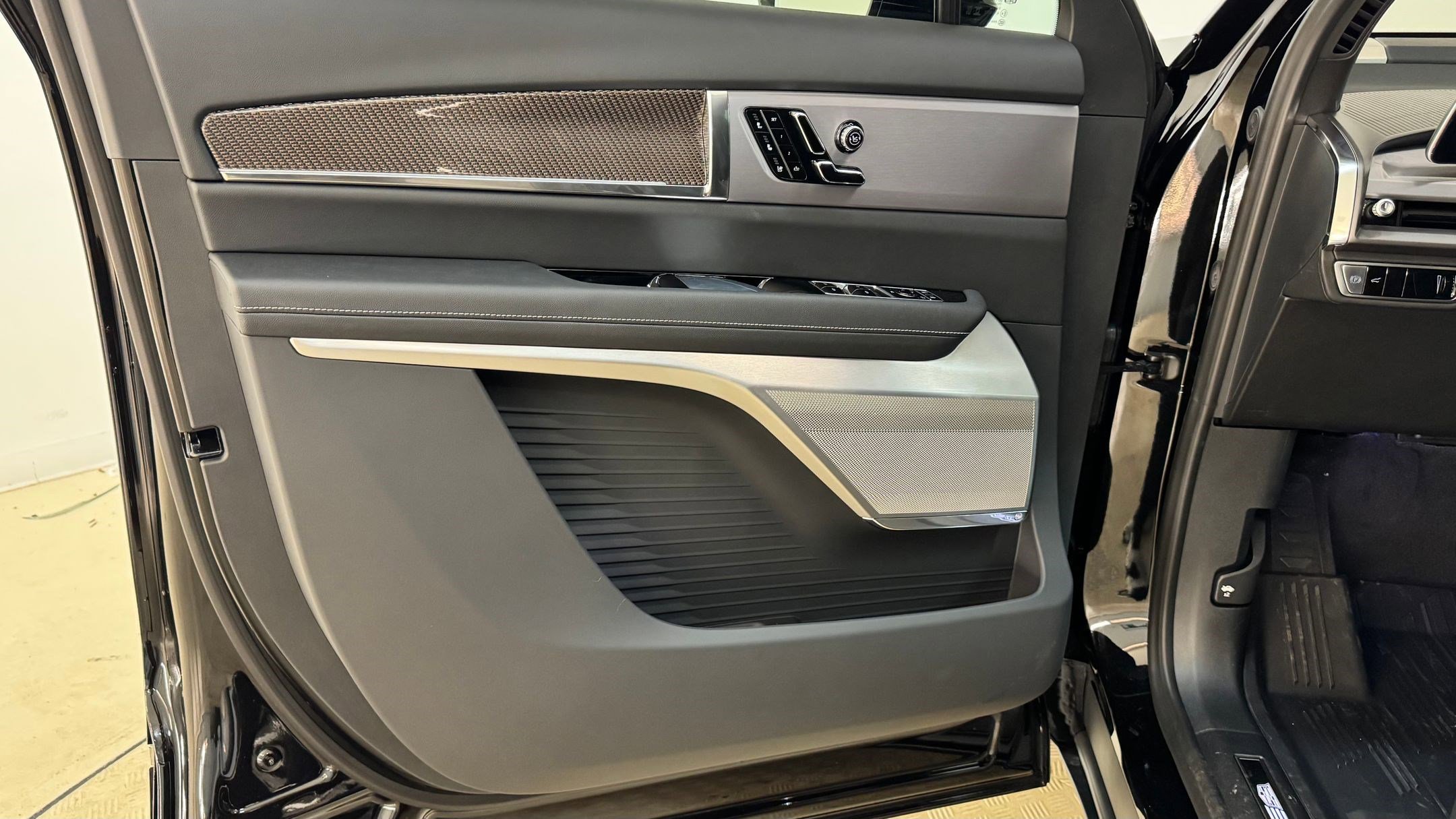 New 2026 Cadillac Vistiq Sport image 25