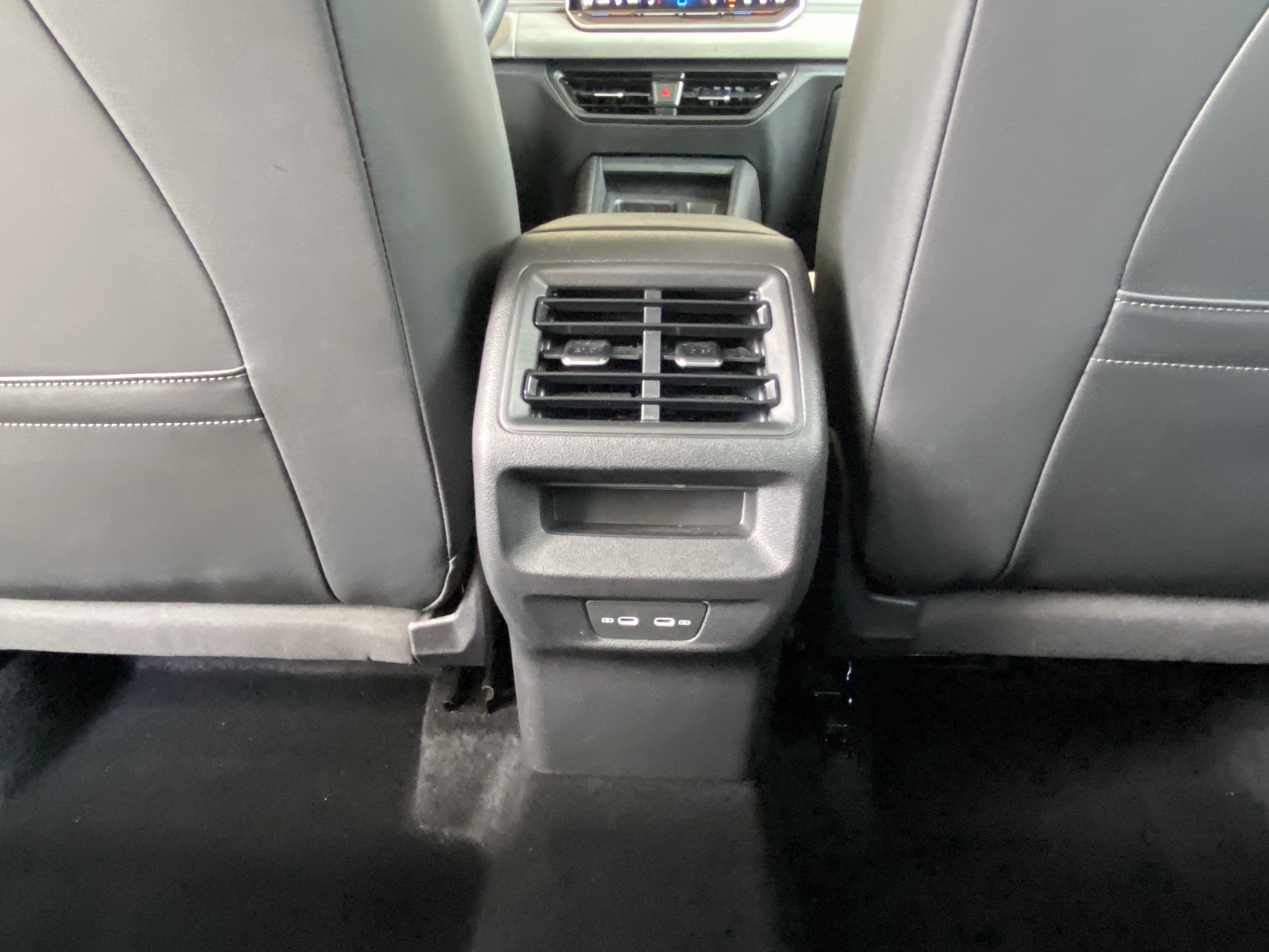 Used 2025 Volkswagen Tiguan SE w/ Panoramic Sunroof Package AWD/4WD image 30