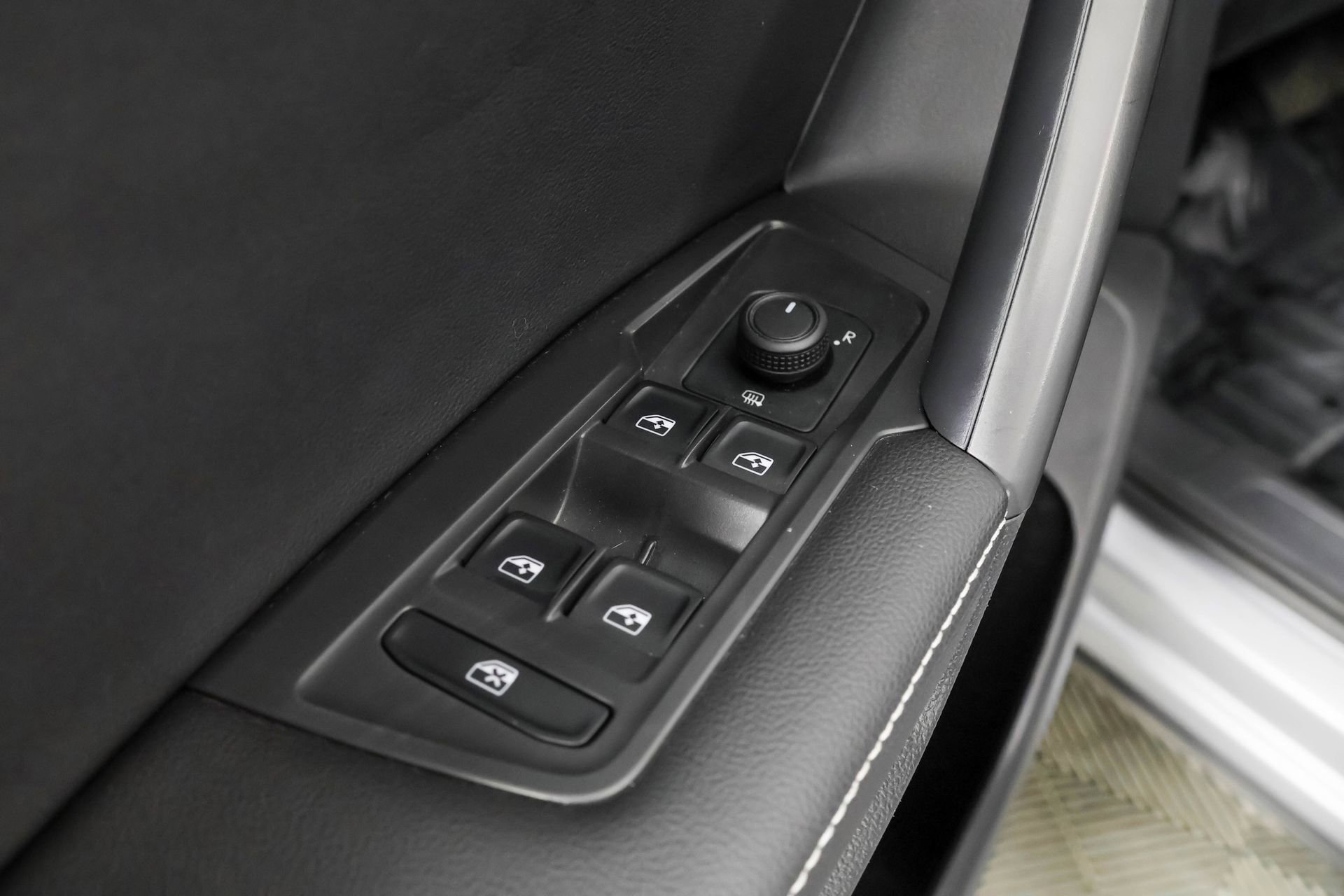 Used 2024 Volkswagen Tiguan S AWD/4WD image 33