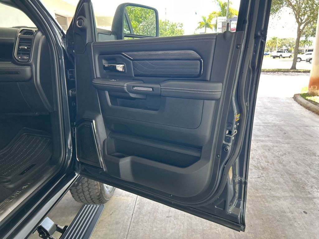 New 2025 RAM 2500 Limited AWD/4WD image 32