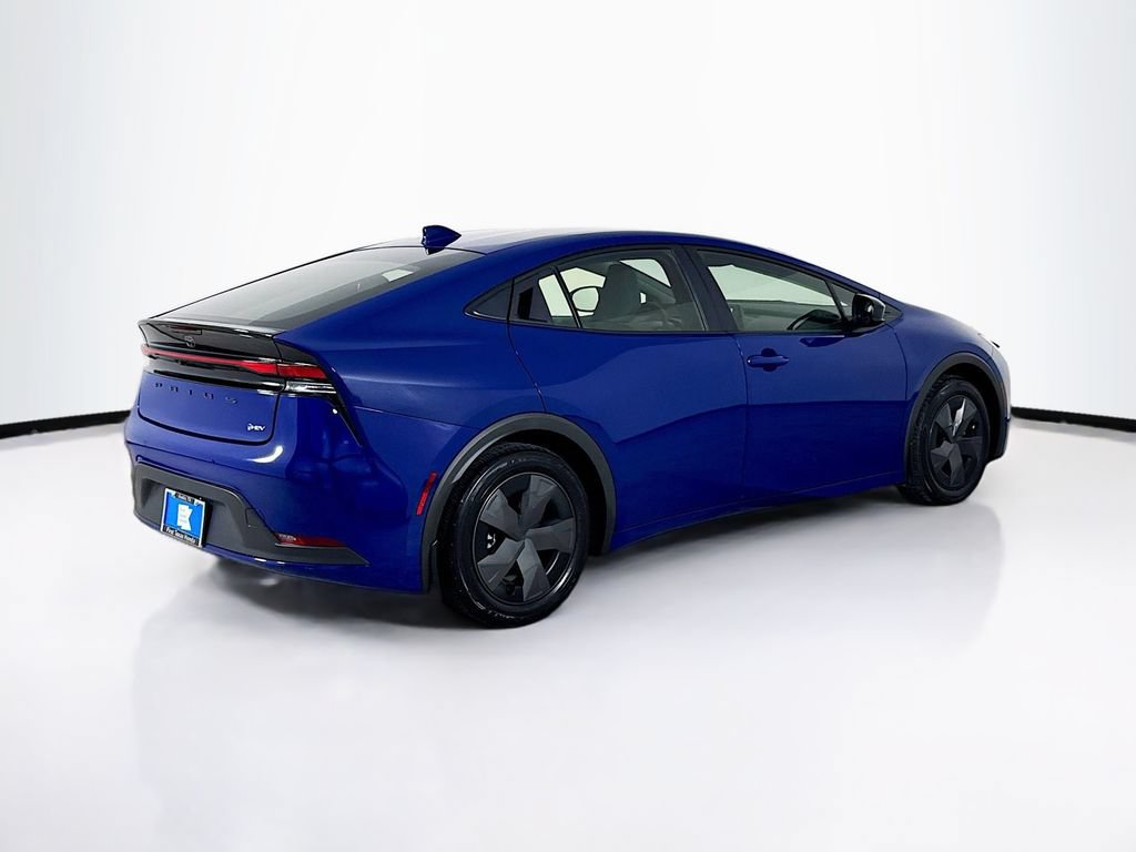 Used 2025 Toyota Prius LE FWD image 7