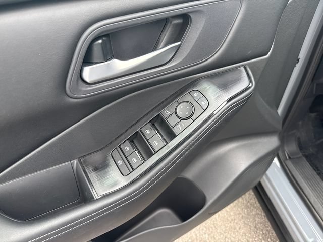 Certified 2026 Nissan Rogue SV AWD/4WD image 11