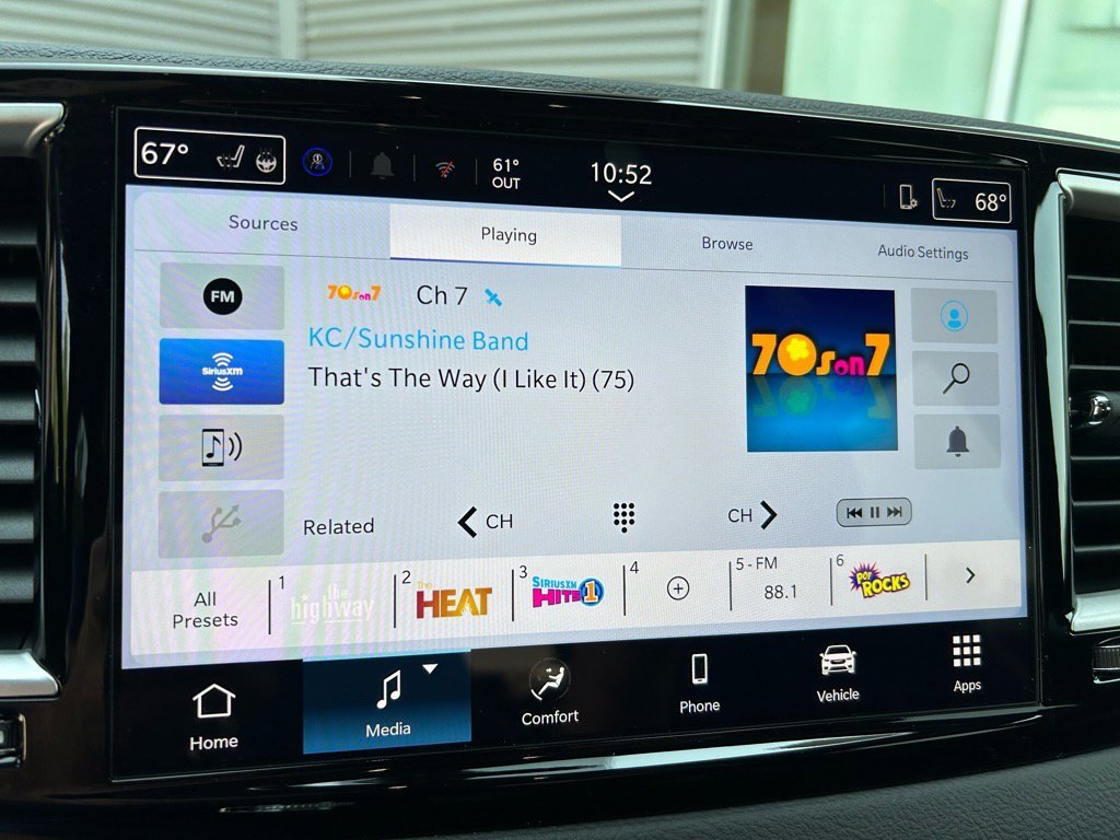 New 2025 Chrysler Voyager LX image 24