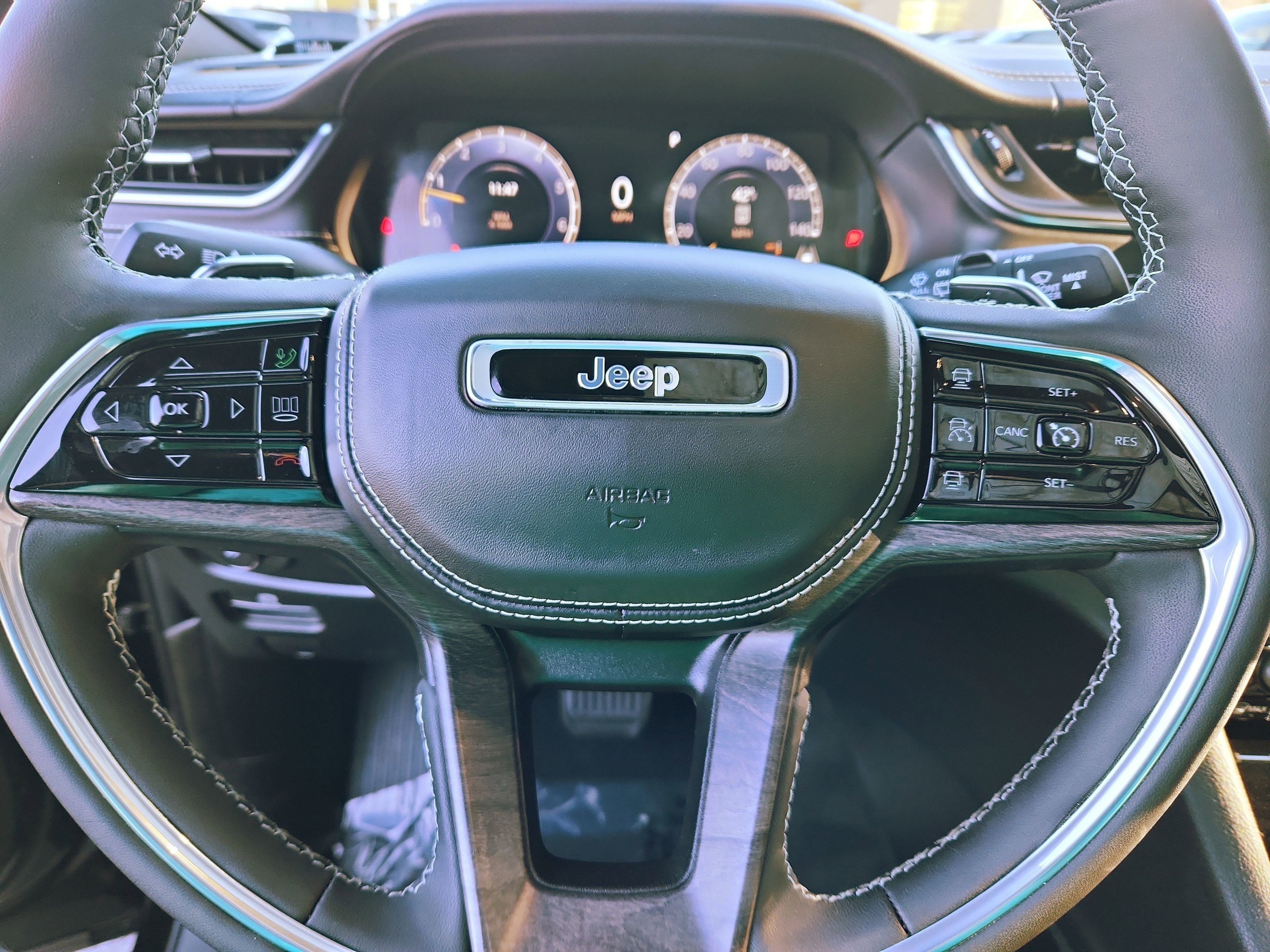 Used 2023 Jeep Grand Cherokee Overland image 18