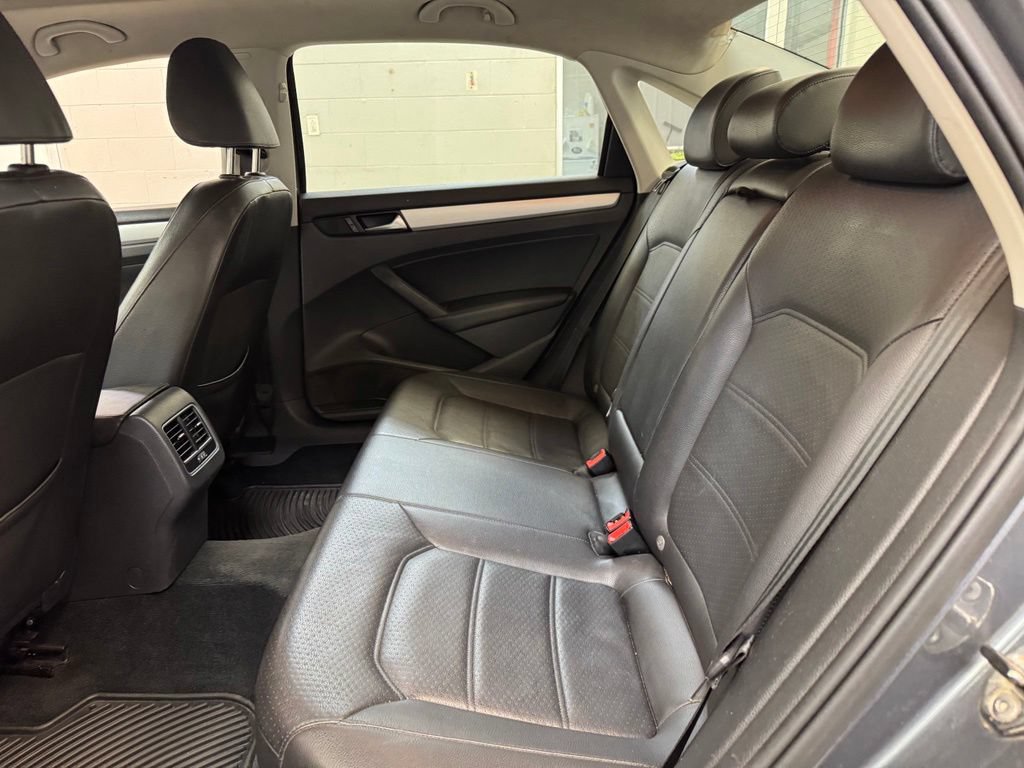 Used 2013 Volkswagen Passat 2.5 SE FWD image 19