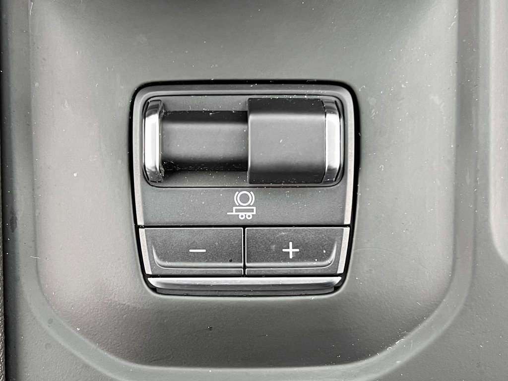 Used 2025 GMC Sierra 1500 AT4 w/ Technology Package image 27