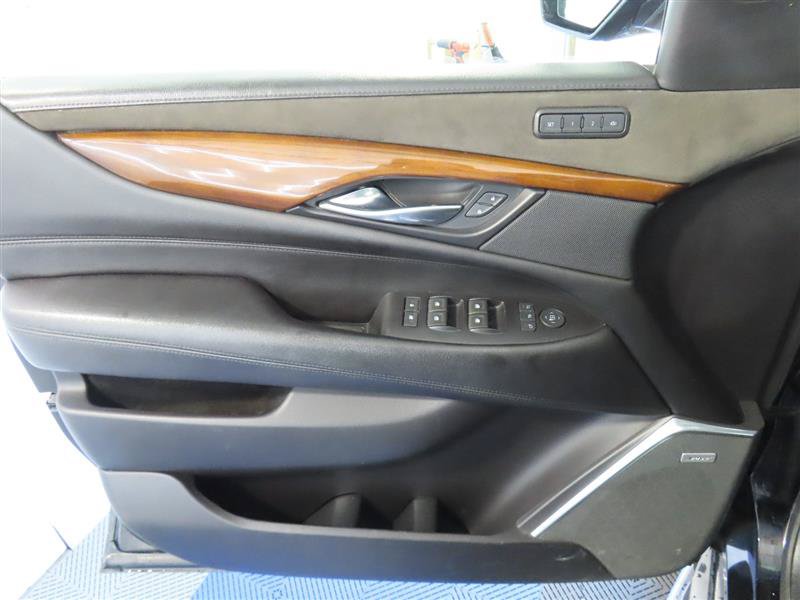 Used 2020 Cadillac Escalade Premium Luxury AWD/4WD image 16
