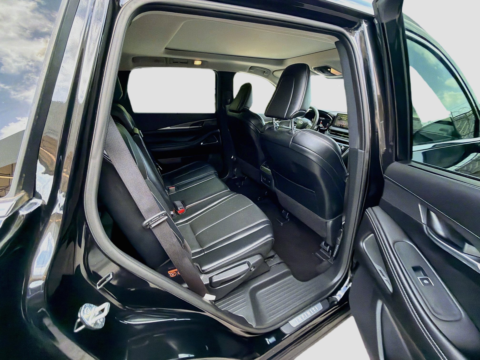 Used 2023 INFINITI QX60 Luxe w/ Performance Audio Package FWD image 29
