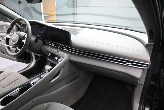 Used 2023 Hyundai Elantra SEL w/ Convenience Package FWD image 24
