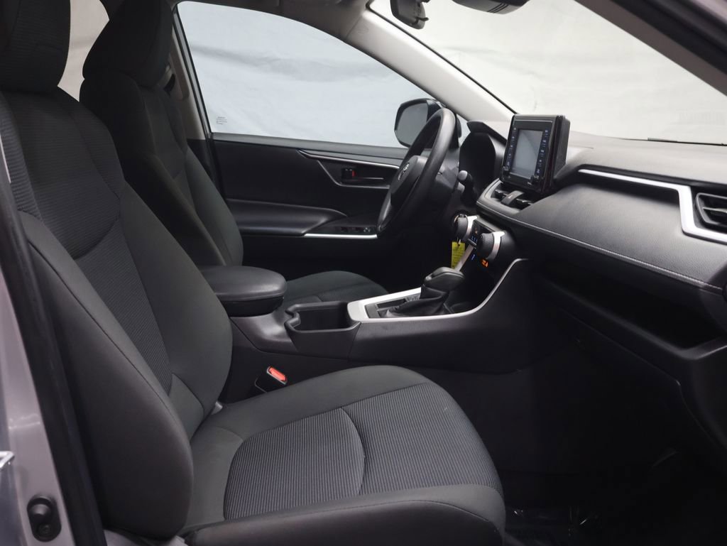 Used 2022 Toyota RAV4 LE image 10