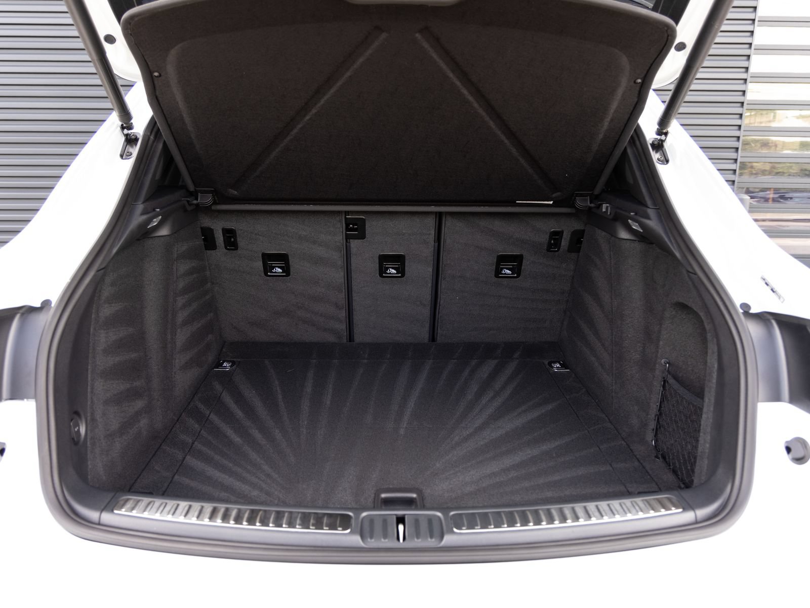 New 2026 Porsche Macan Turbo AWD/4WD image 29