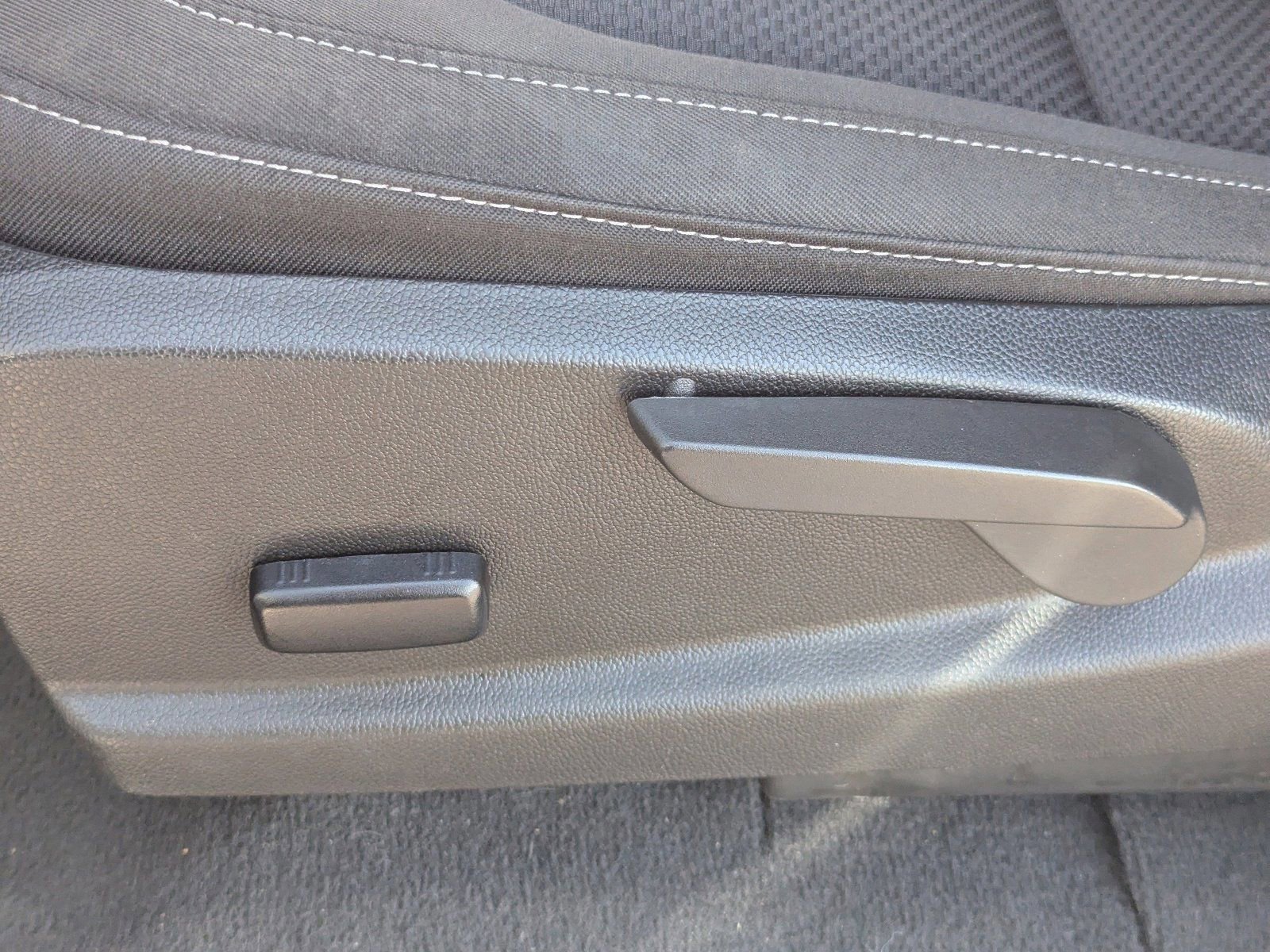 Used 2022 Chevrolet Colorado LT w/ LT Convenience Package image 24