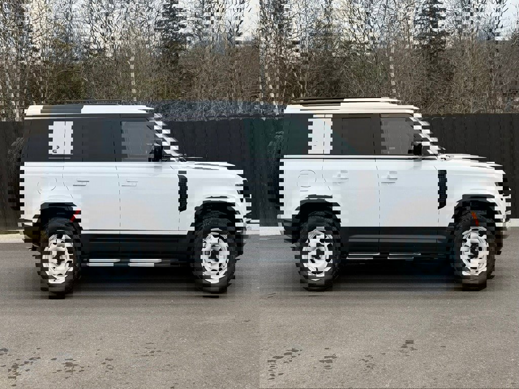 Certified 2023 Land Rover Defender 110 image 7