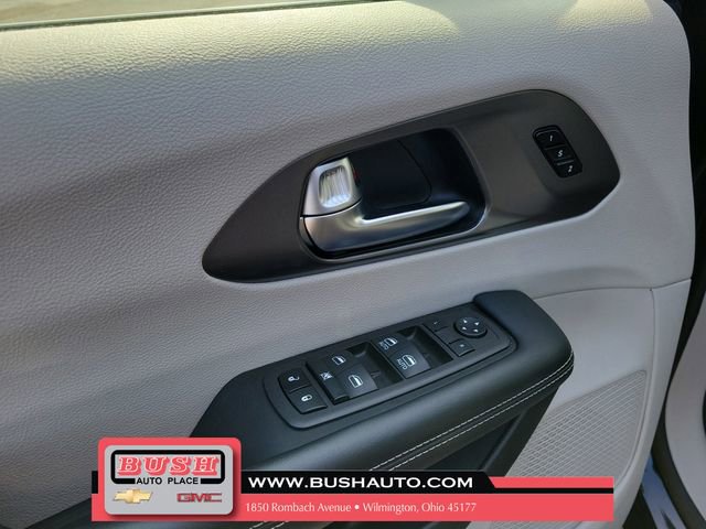 Used 2023 Chrysler Pacifica Touring-L image 19
