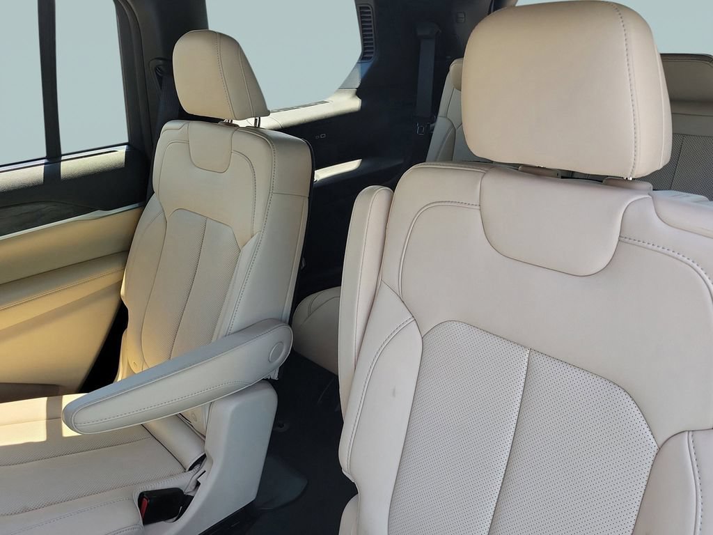 Used 2023 Jeep Grand Cherokee L Limited w/ Luxury Tech Group II RWD image 28