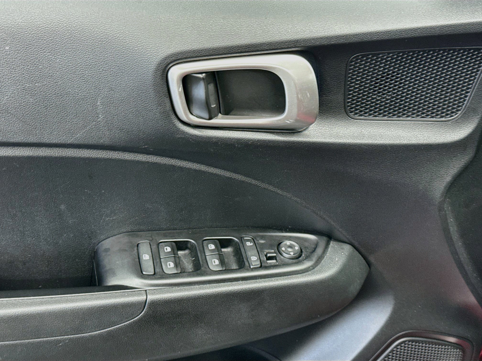 Used 2025 Hyundai Venue SEL FWD image 15