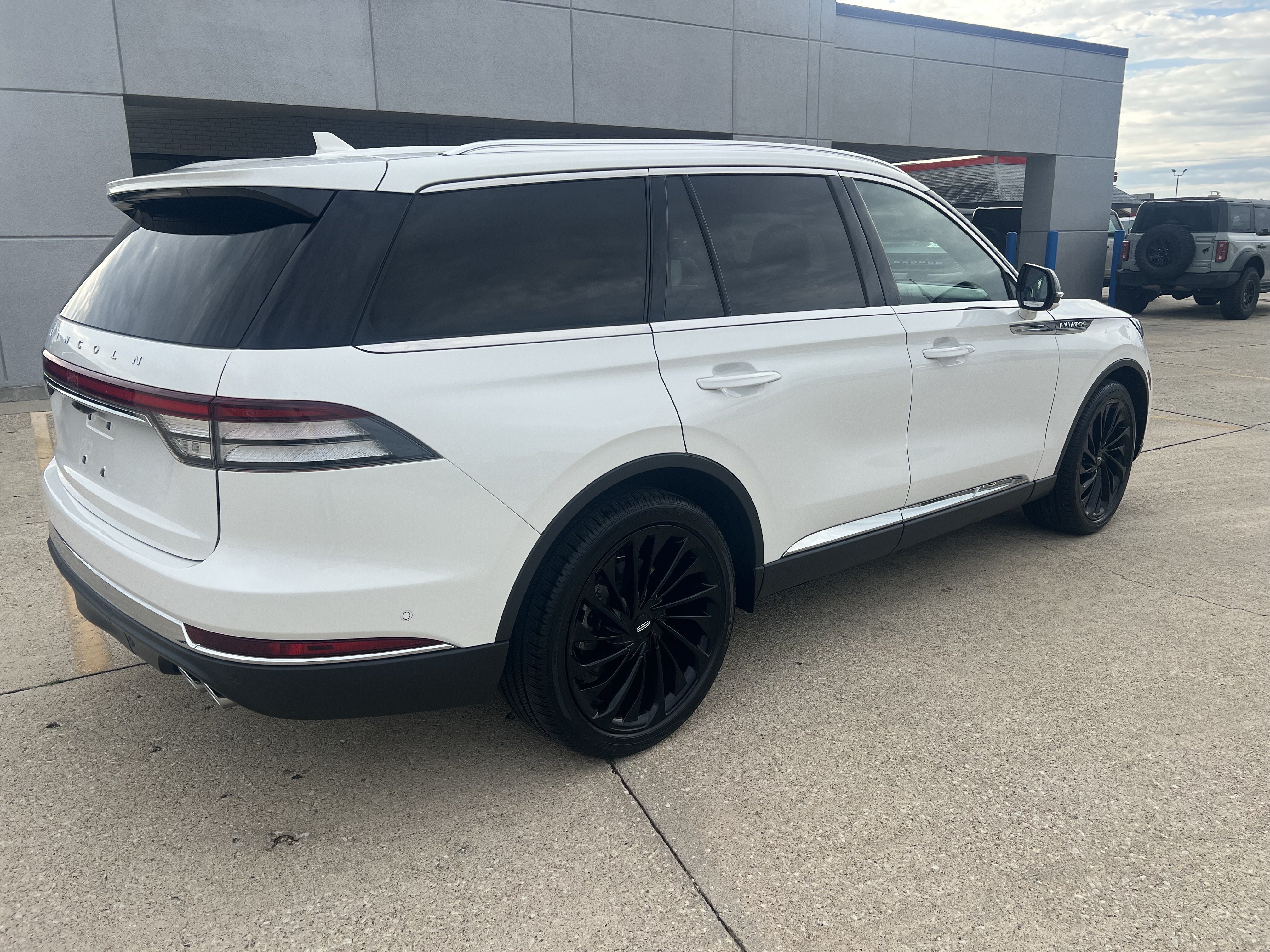 Used 2023 Lincoln Aviator Reserve w/ Equipment Group 201A AWD/4WD image 5