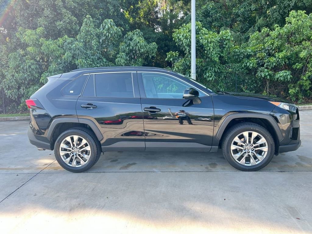 Used 2021 Toyota RAV4 XLE Premium FWD image 8